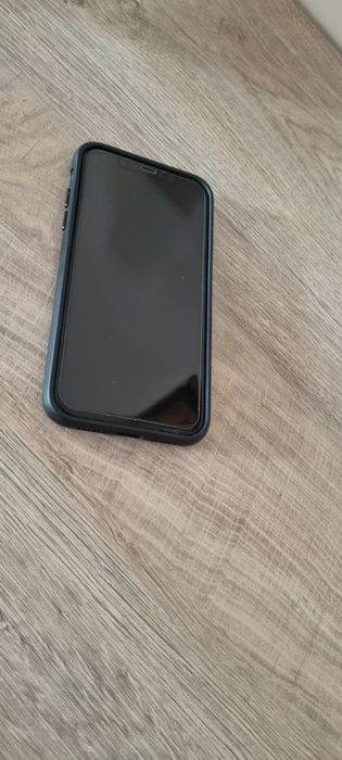 Czarny iPhone 11