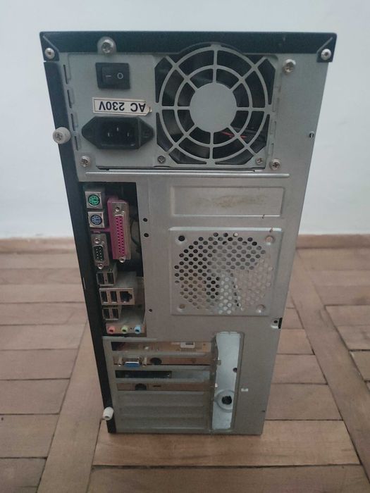 Retro komputer pentium 4 z dodatkami