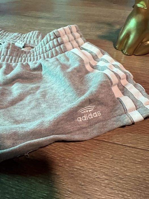 Продам шорти adidas