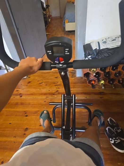 Bicicleta para exercícios físicos
