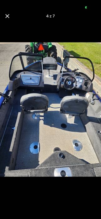 Łódź wędkarska Tracker pro guide v16 wt 90 hp