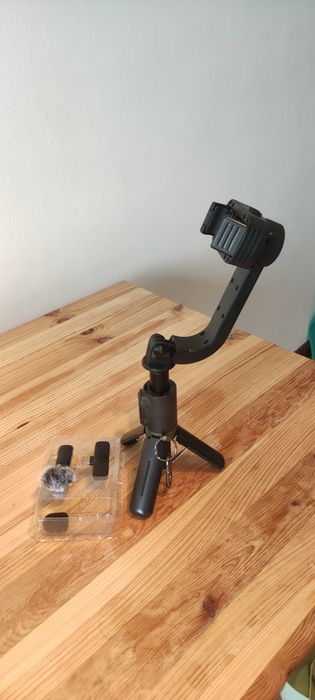 Tripé e microfone novos