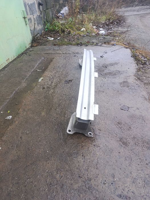 Продам задний усилитель бампер audi A4 B9