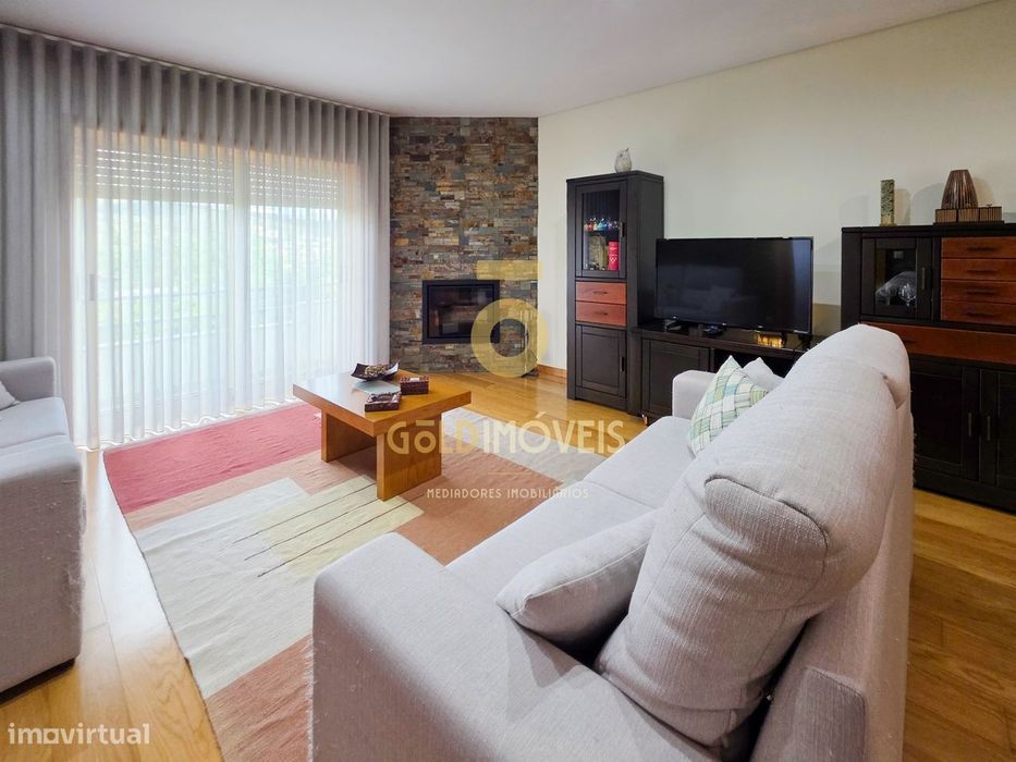 T4 Semi-Detached House for Sale in Oliveira de Azeméis, Santiago de Riba-Ul