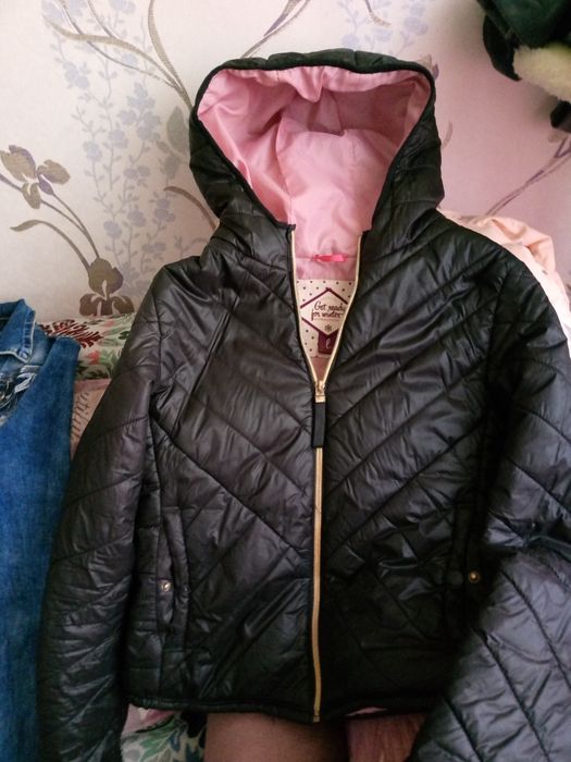 Куртка на дівчинку