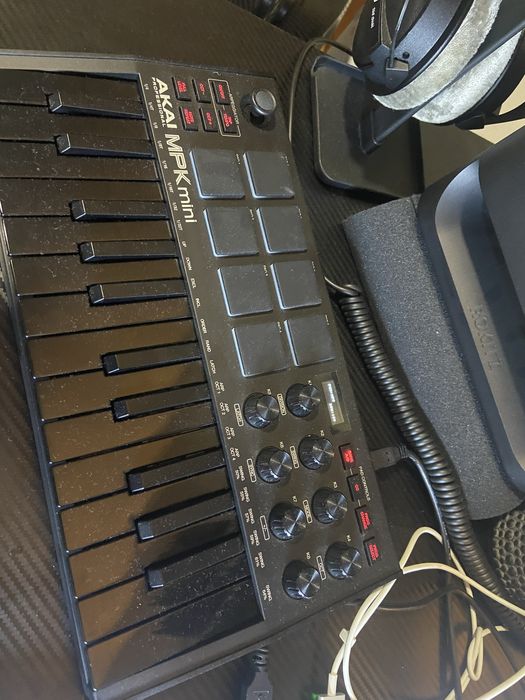 AKAI Professional MPK mini MK3 Versão Black