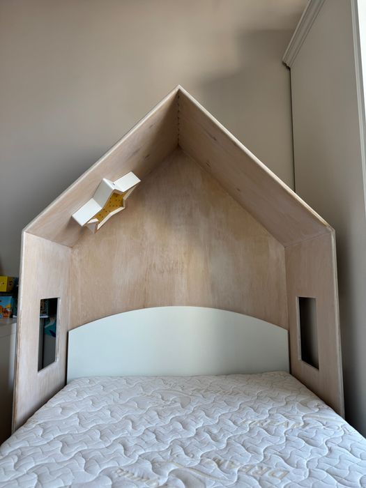 Дитяче ліжко-будиночок 200×90 см (з матрацом і світильником)