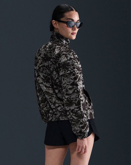Оригінал! Жіноча куртка Nike Sportswear Windrunner S вітровка tech