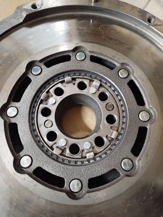 Koło dwumasowe dwumasa Toyota Avensis T27 2.2  LUK