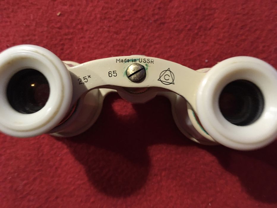 Radziecka lornetka teatralna