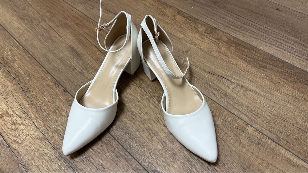 Biełe (ecru) buty ślubne