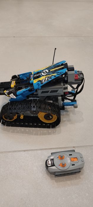 LEGO TECHNIC 42095 zdalnie  sterowane auto  na radio