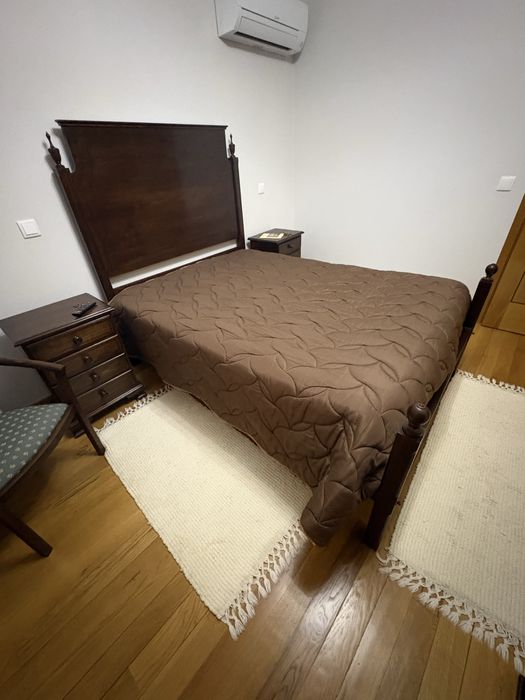 Cama em castanho 190x140