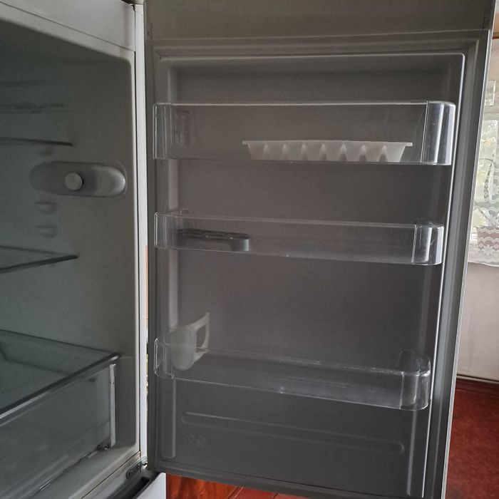 Холодильник Indesit
