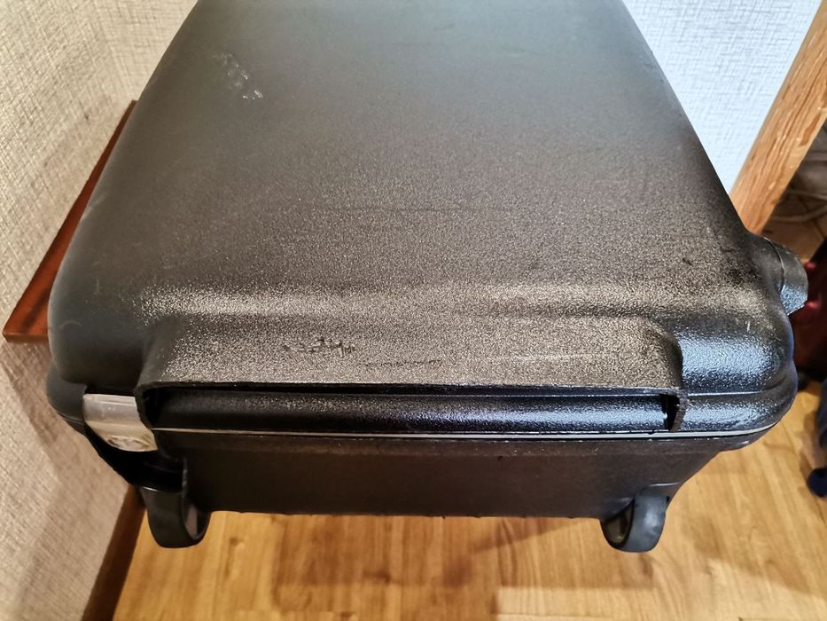American tourister 70см валіза велика чемодан большой пластиковий