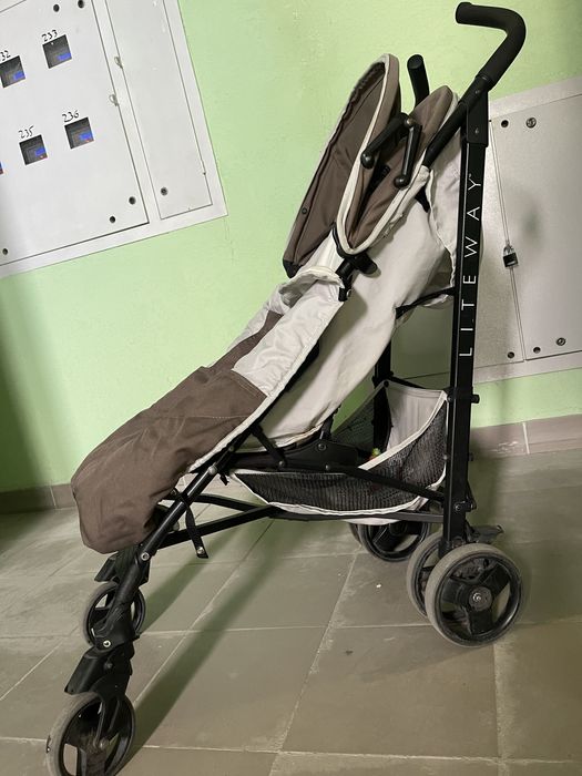 Продам 200 грн прогулочную коляску Chicco