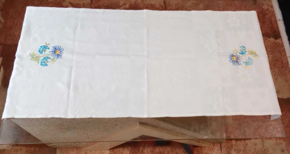 Toalha mesa/ Napperon, antigo, branco trabalhado, bordado nos lados