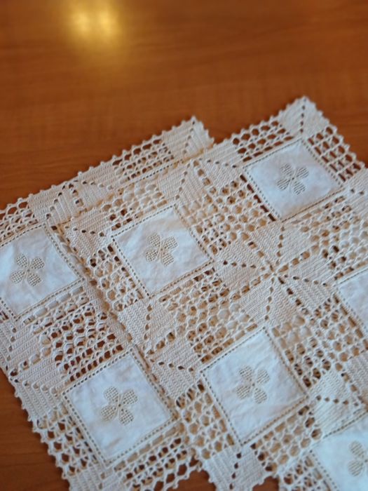 Jogo de panos de quarto em linho com renda bordados