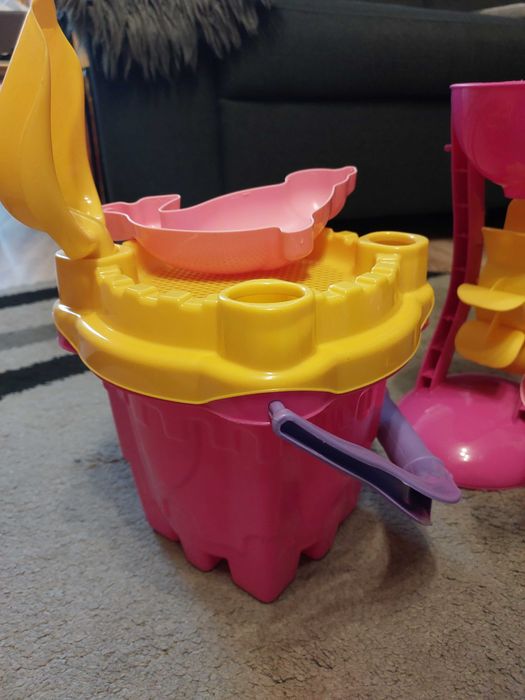 Zestaw zabawek do wody lub piasku plus piłeczka