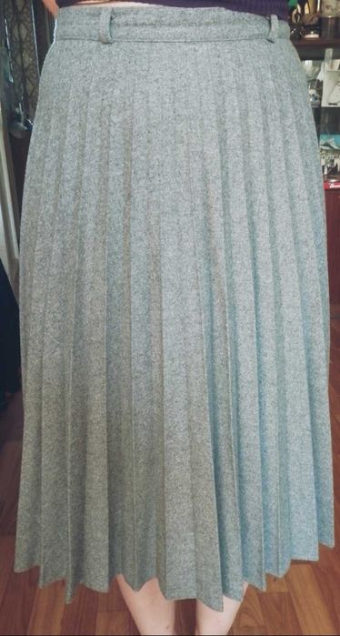 Юбка гофрированная полушерстяная на подкладке.