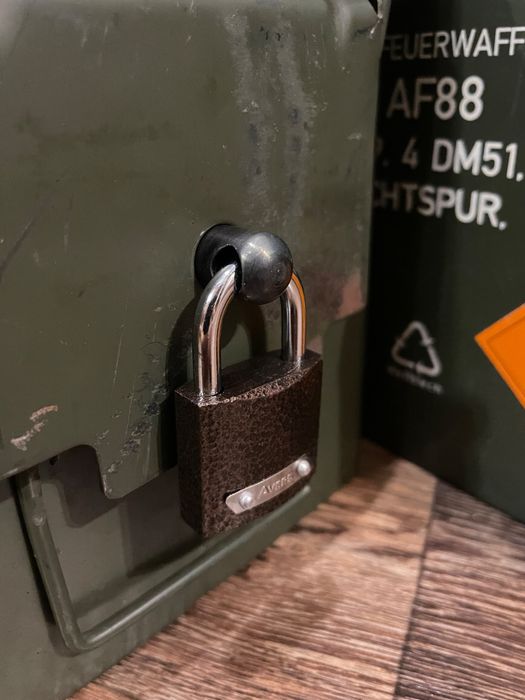 Замок (петелька) для ящиків з під БК НАТО.