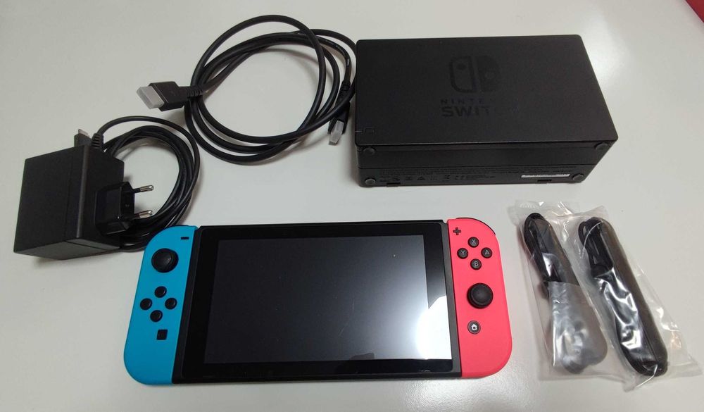 Nintendo Switch + Case