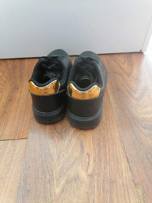 Buty sportowe damskie