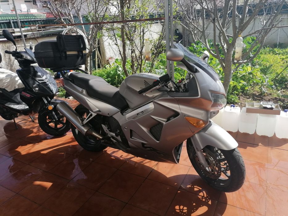 Vendo VFR 809FI 1998