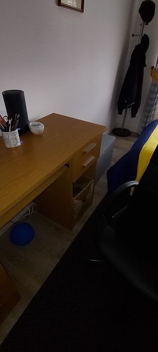 Secretária e cadeira