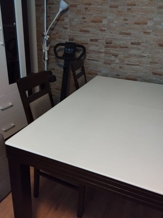 Sprzedam stół z krzesłami