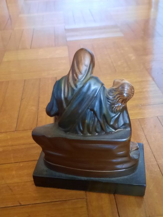 Escultura da Pietá pequena