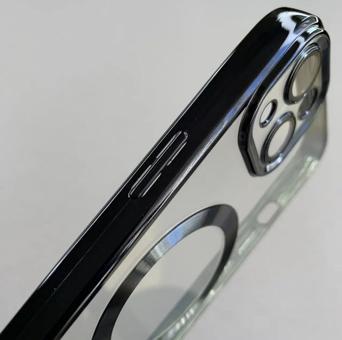 Чехол магнитный для iPhone 13