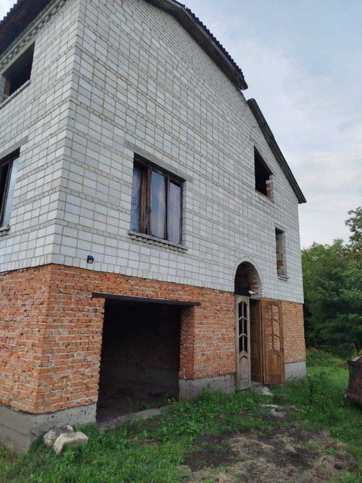 незавершене будівництво та земельна ділянка 24 сот., с. Великосілки