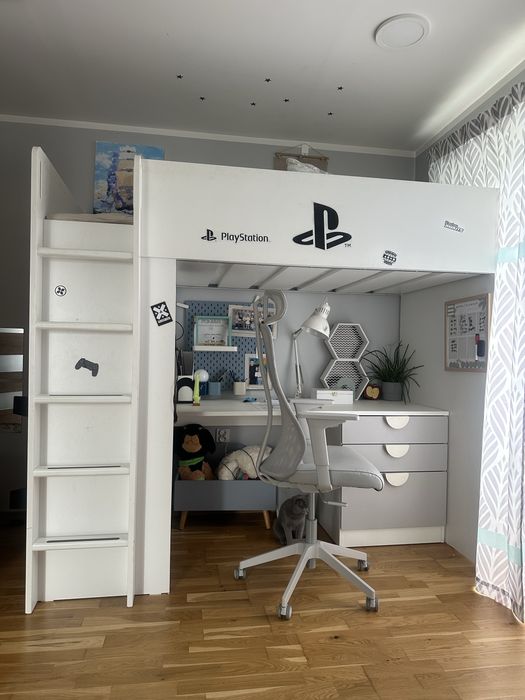 Łóżko piętrowe Smastad z biurkiem i szafą  Ikea z materacem