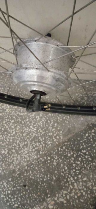 Koło do roweru elektrycznego z silnikiem