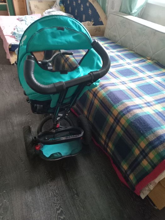 Продам отличный детский трехколесный велосипед-коляску Baby Tilly Tornado в красивом бирюзовом цвете.