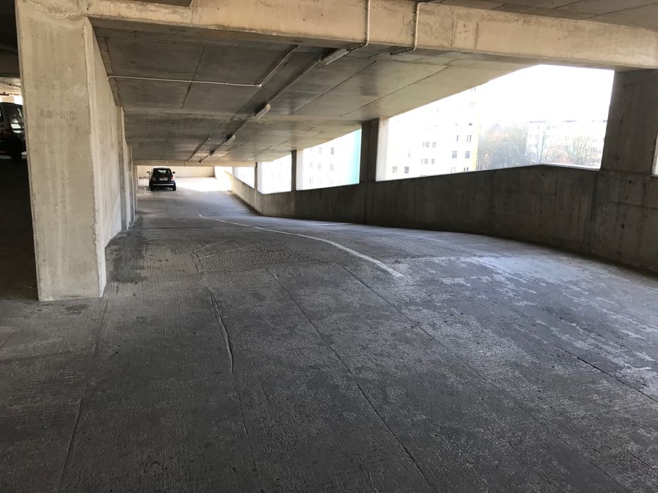 Sprzedam miejsce postojowe.