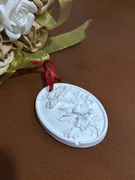 Faço peças em gesso e velas, tudo aromático