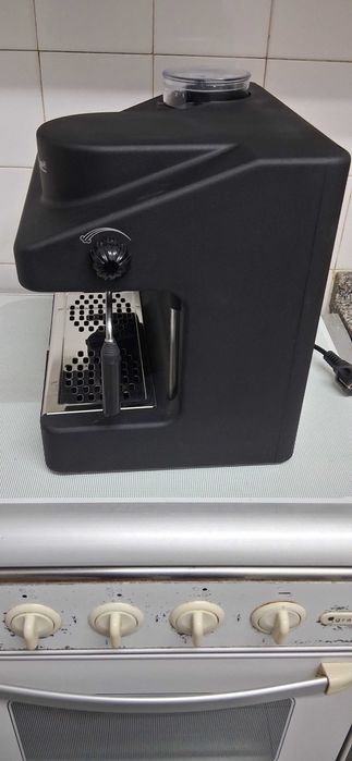 Maquina de café Ariete com moinho