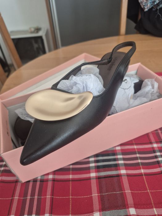 Piękne nowe buty damskie