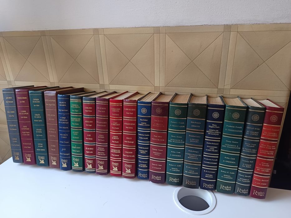 18 volumes de livros condensados
