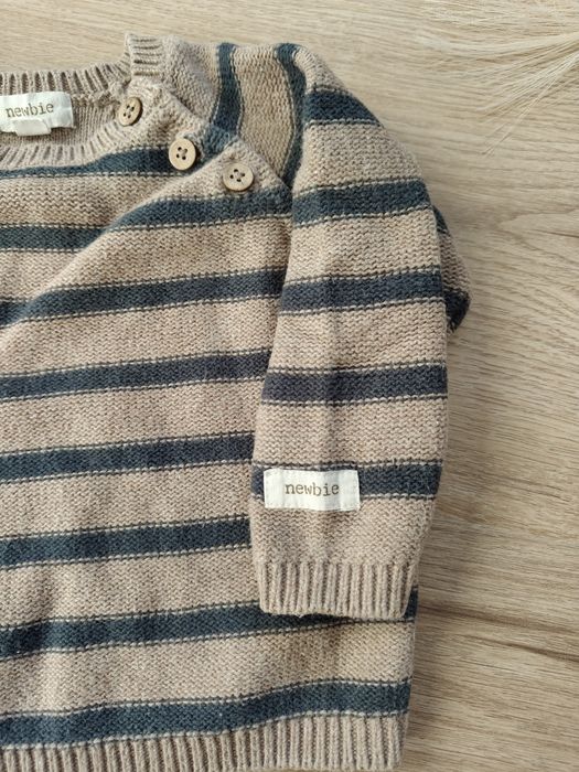 Brązowy sweterek niemowlęcy w paski Newbie 68