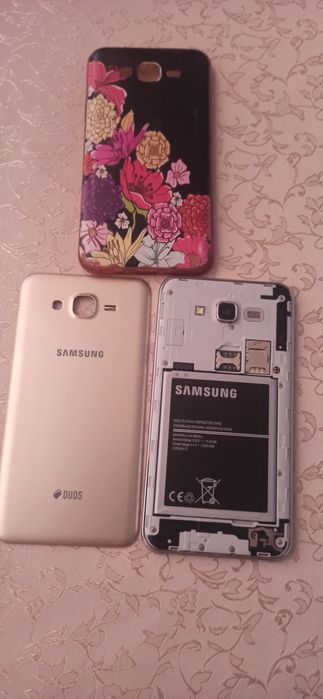 Смартфон Samsung J7 Gold