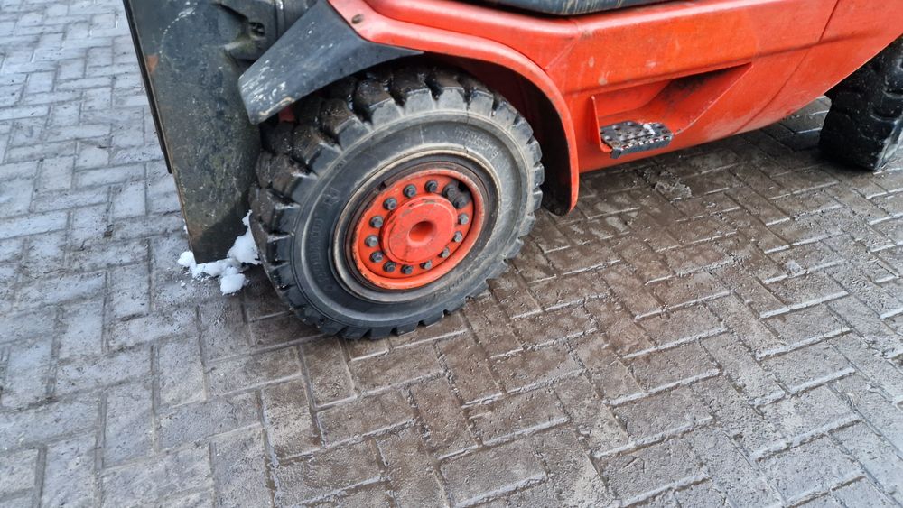 Wózek widłowy Linde h25 z 2000 roku bardzo ładny triple wolny skok