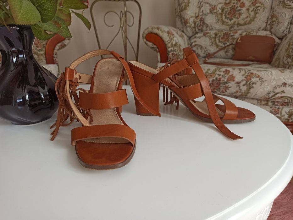 Eleganckie karmelowe sandałki Boho frędzle 39 TOP SECRET