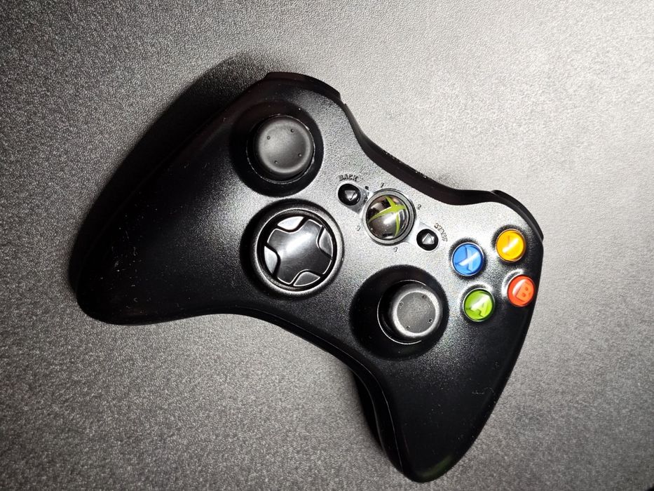 Konsola Xbox 360 500GB + 2 pady i 6 gier