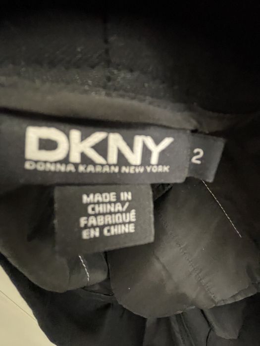 Женский брючный костюм из шерсти DKNY