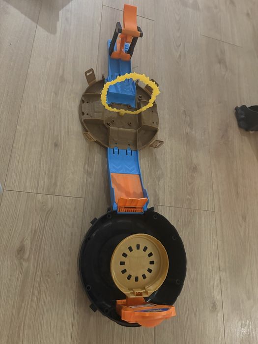 Tor hot wheels  monster trucks