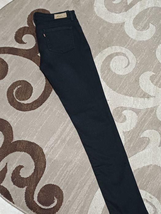 Продам джинси levi's