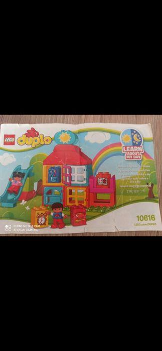 Klocki lego duplo w dużym różowym koszu lego